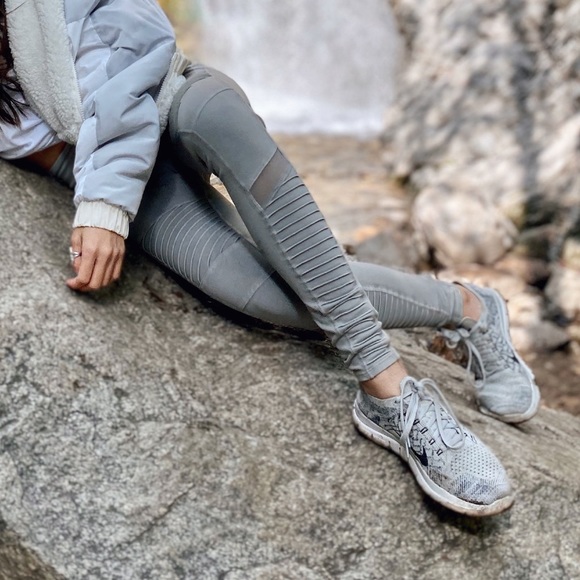 Alo yoga motto leggings - Picture 3 of 8